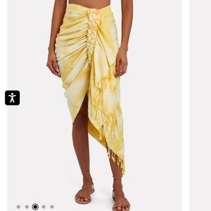 BEE QUEEN
Tulum Ruched High-Low Skirt
Size P